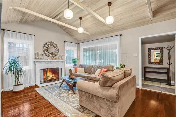 $4,500 | 1130 North Cordova Street, Burbank, CA 91505