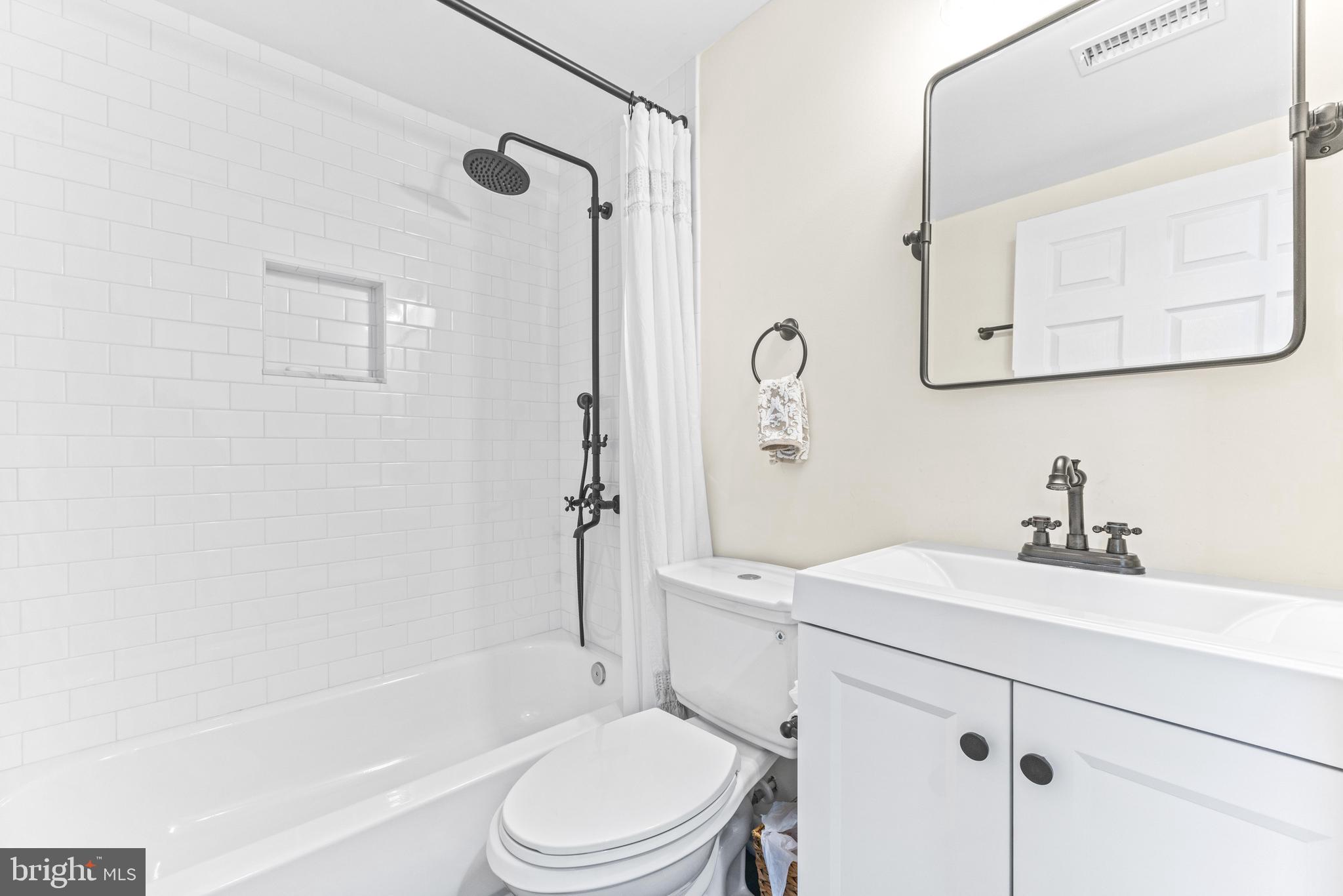 519 Dunkirk Road Baltimore, MD 21212 - Photo 24 of 41 Upper level hall bathroom
