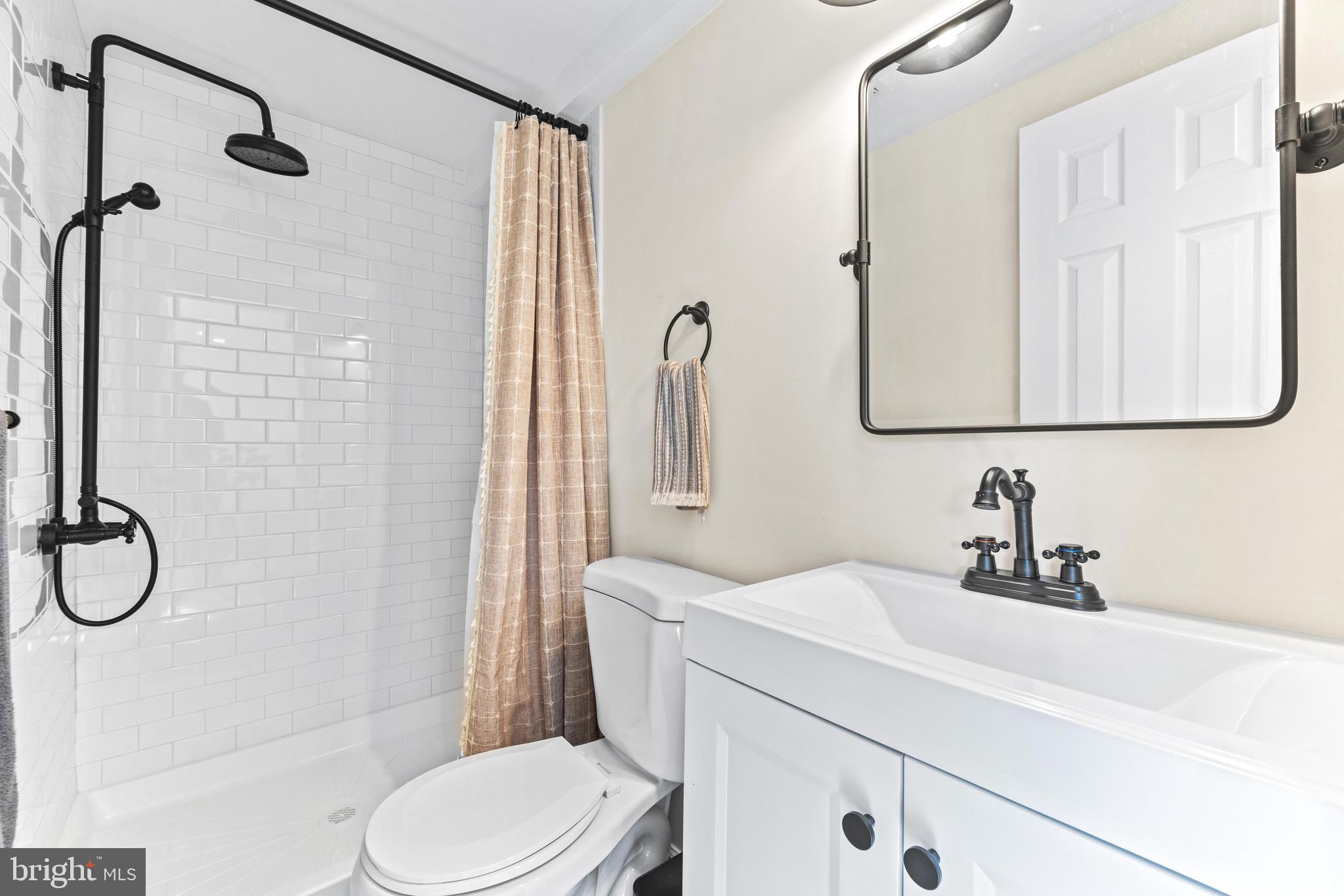 519 Dunkirk Road Baltimore, MD 21212 - Photo 33 of 41 Lower level full bathroom