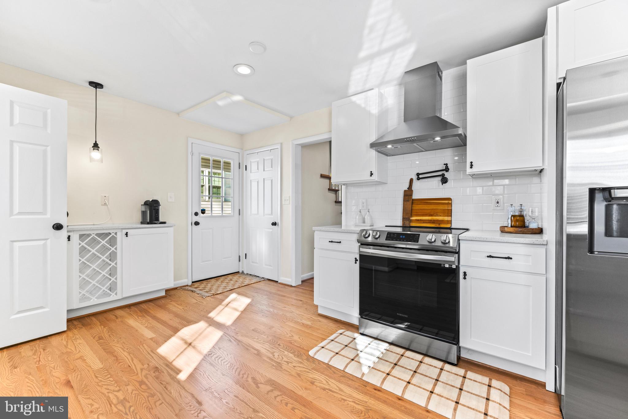 519 Dunkirk Road Baltimore, MD 21212 - Photo 5 of 41 High end stainless appliances