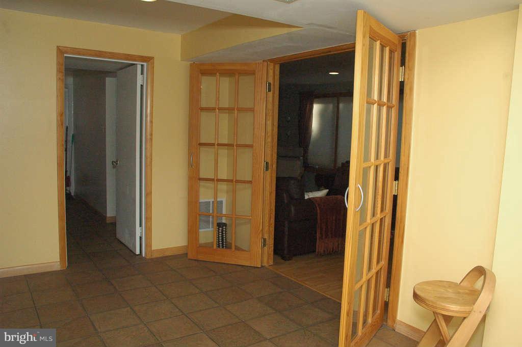 6809 Marbury Road Bethesda, MD 20817 - Photo 2 of 21 Interior (General)