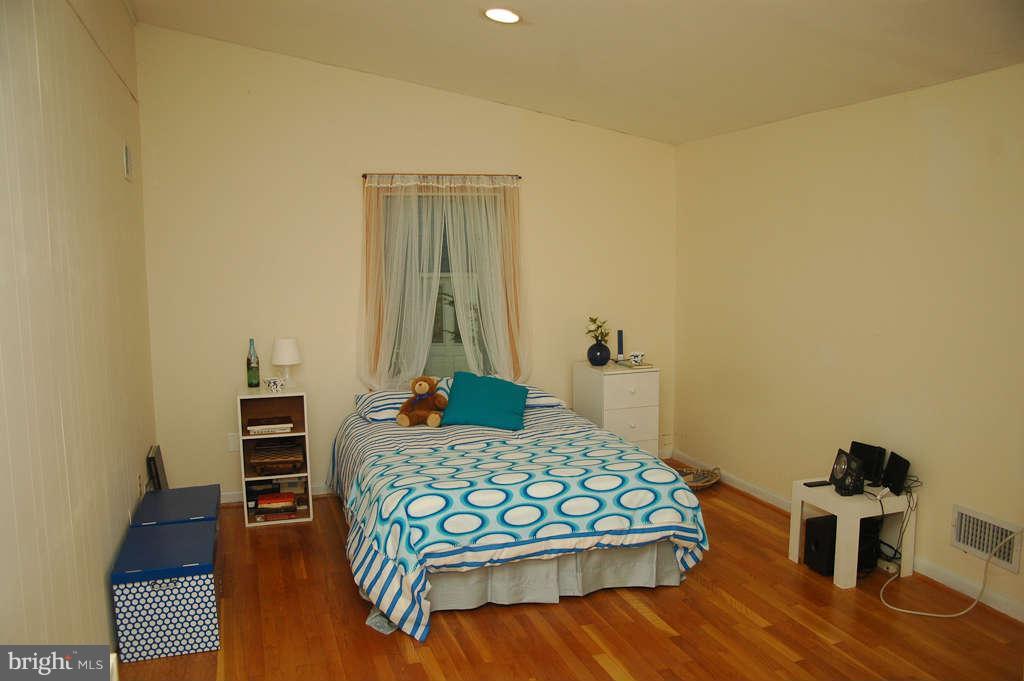 6809 Marbury Road Bethesda, MD 20817 - Photo 13 of 21 Bedroom