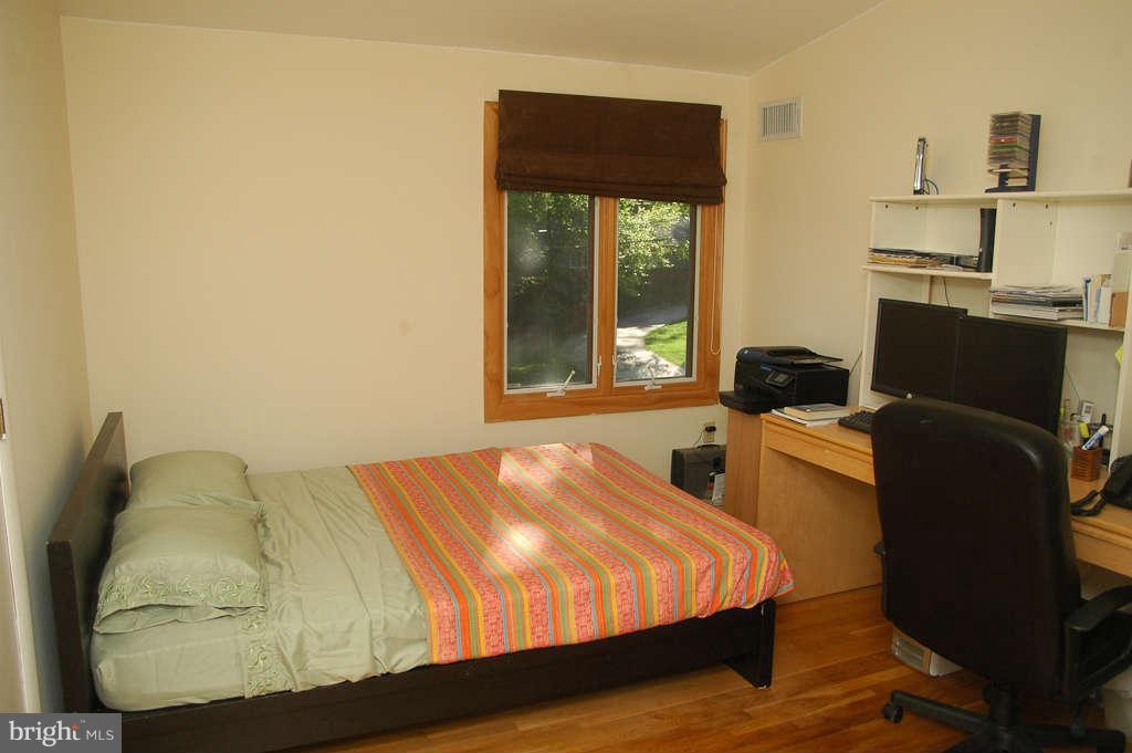 6809 Marbury Road Bethesda, MD 20817 - Photo 14 of 21 Bedroom