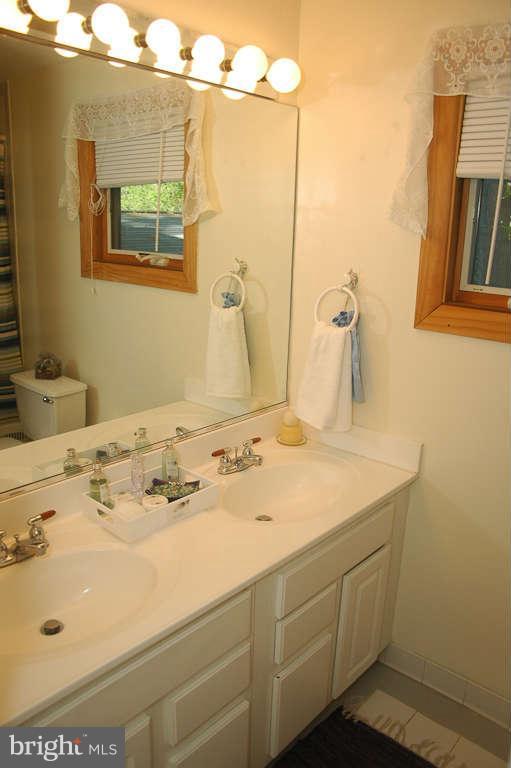 6809 Marbury Road Bethesda, MD 20817 - Photo 15 of 21 Bath