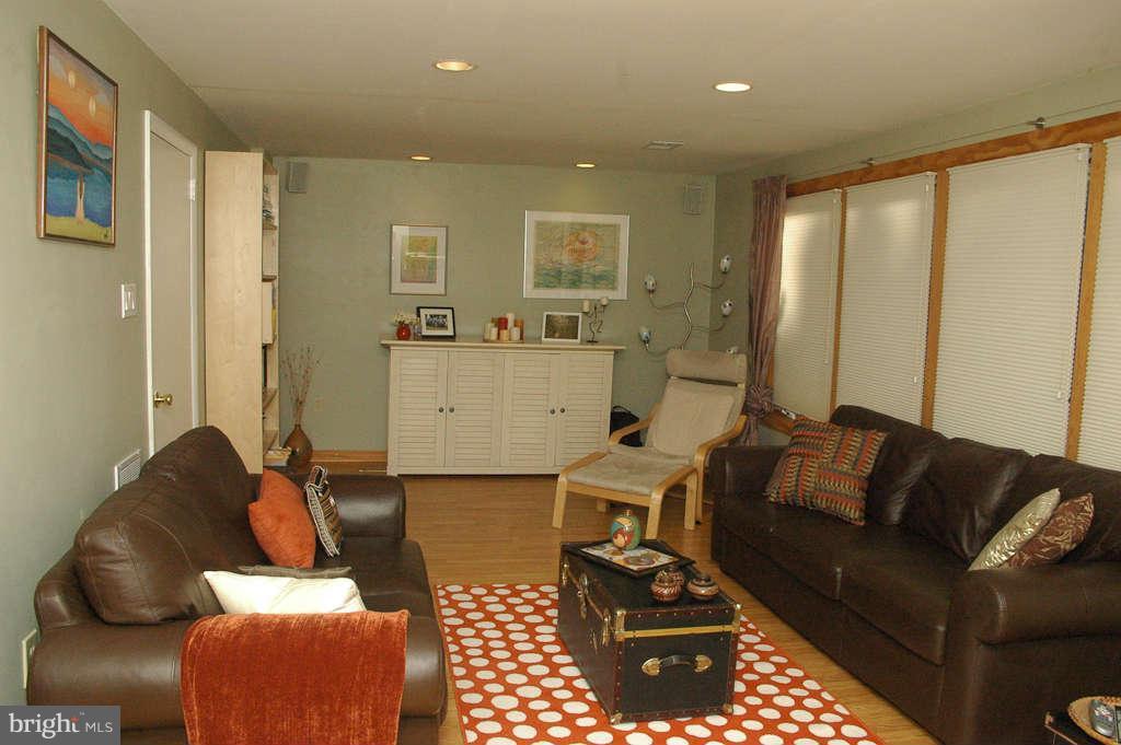 6809 Marbury Road Bethesda, MD 20817 - Photo 5 of 21 Family Room