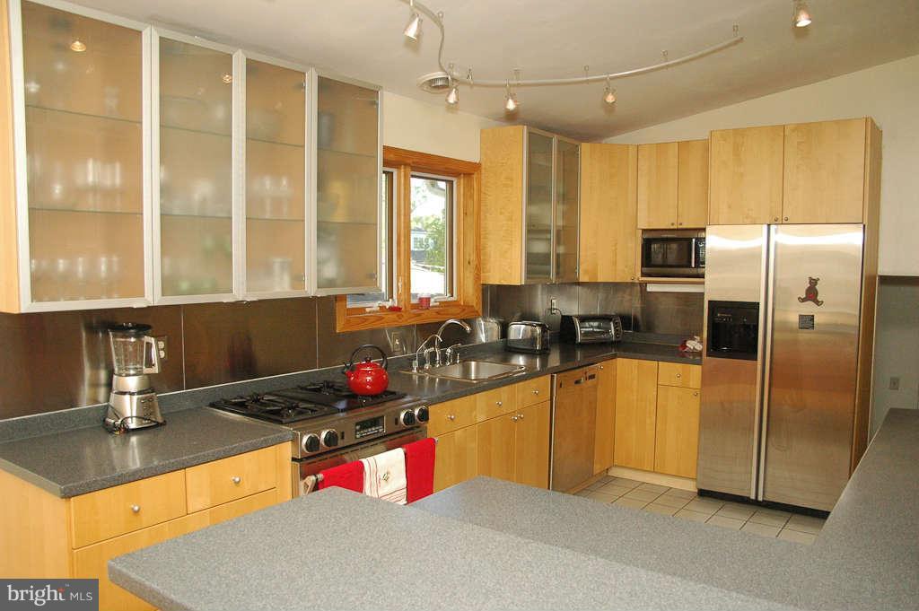 6809 Marbury Road Bethesda, MD 20817 - Photo 6 of 21 Kitchen