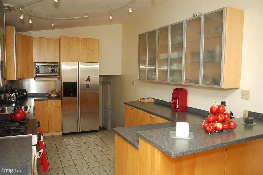 6809 Marbury Road Bethesda, MD 20817 - Photo 7 of 21 Kitchen