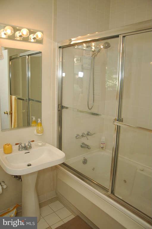 6809 Marbury Road Bethesda, MD 20817 - Photo 10 of 21 Bath (Master)