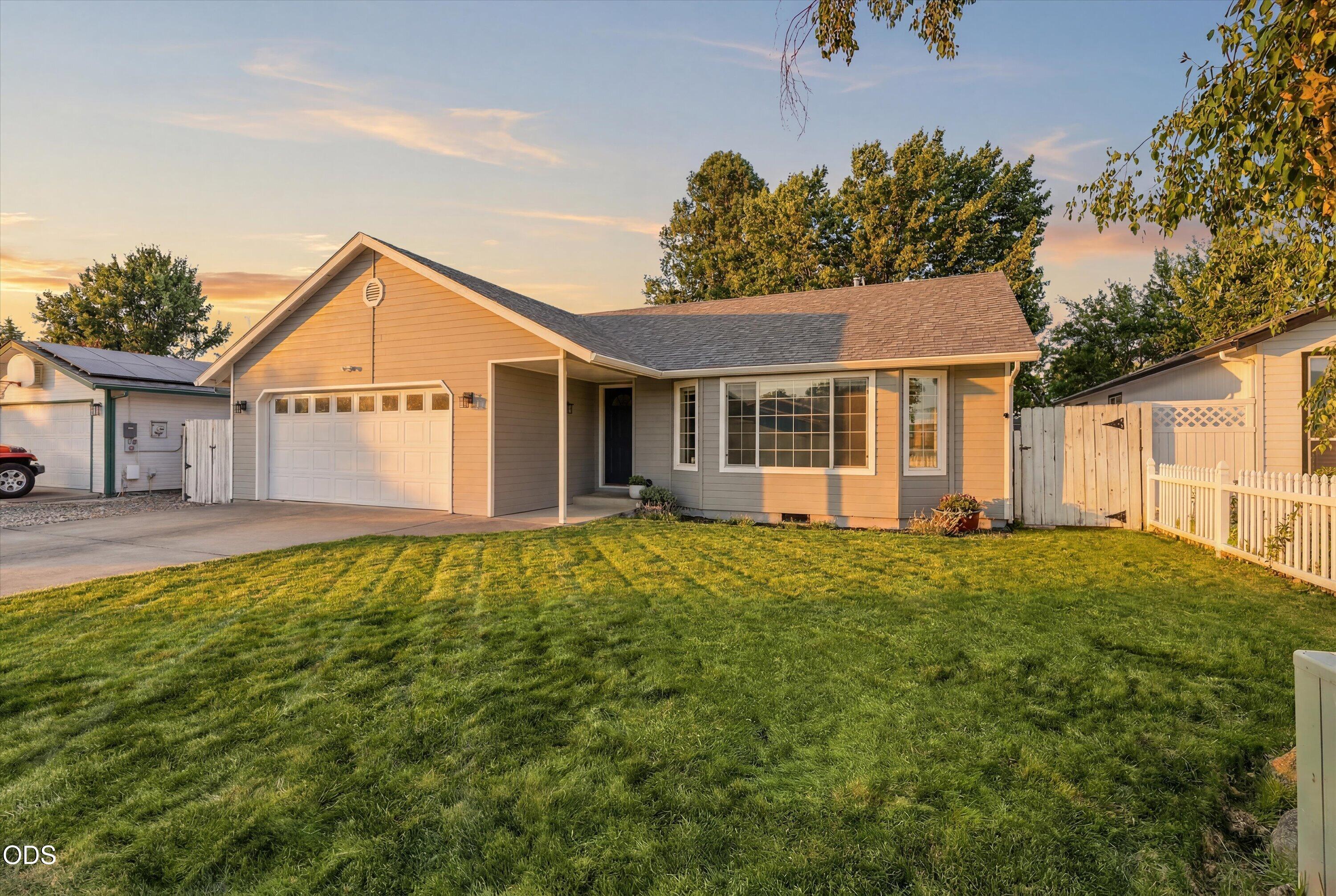 629 Glenn Way Central Point, OR 97502 - Photo 19 of 30