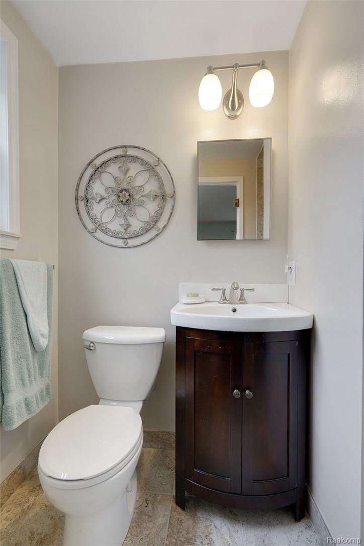 14390 Henry Ruff Road Livonia, MI 48154 - Photo 18 of 26 dsc02208-dsc02210.jpg