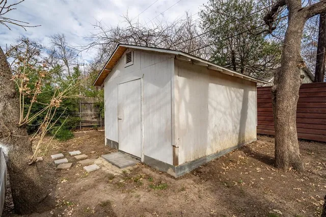 $320,000 | 420 Huntingdon Drive, Irving, TX 75061