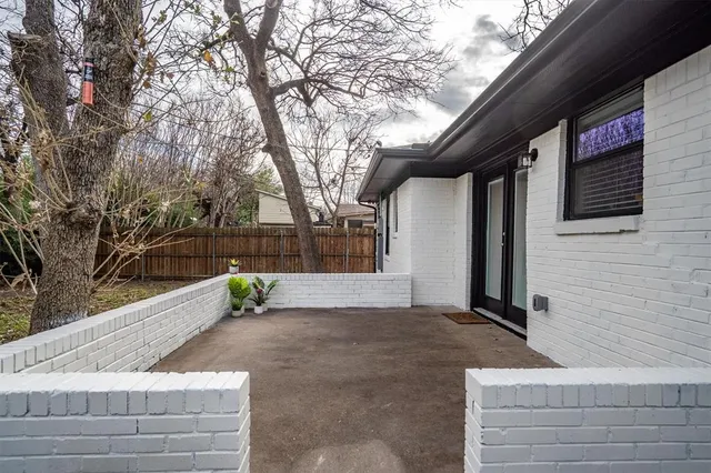 $320,000 | 420 Huntingdon Drive, Irving, TX 75061