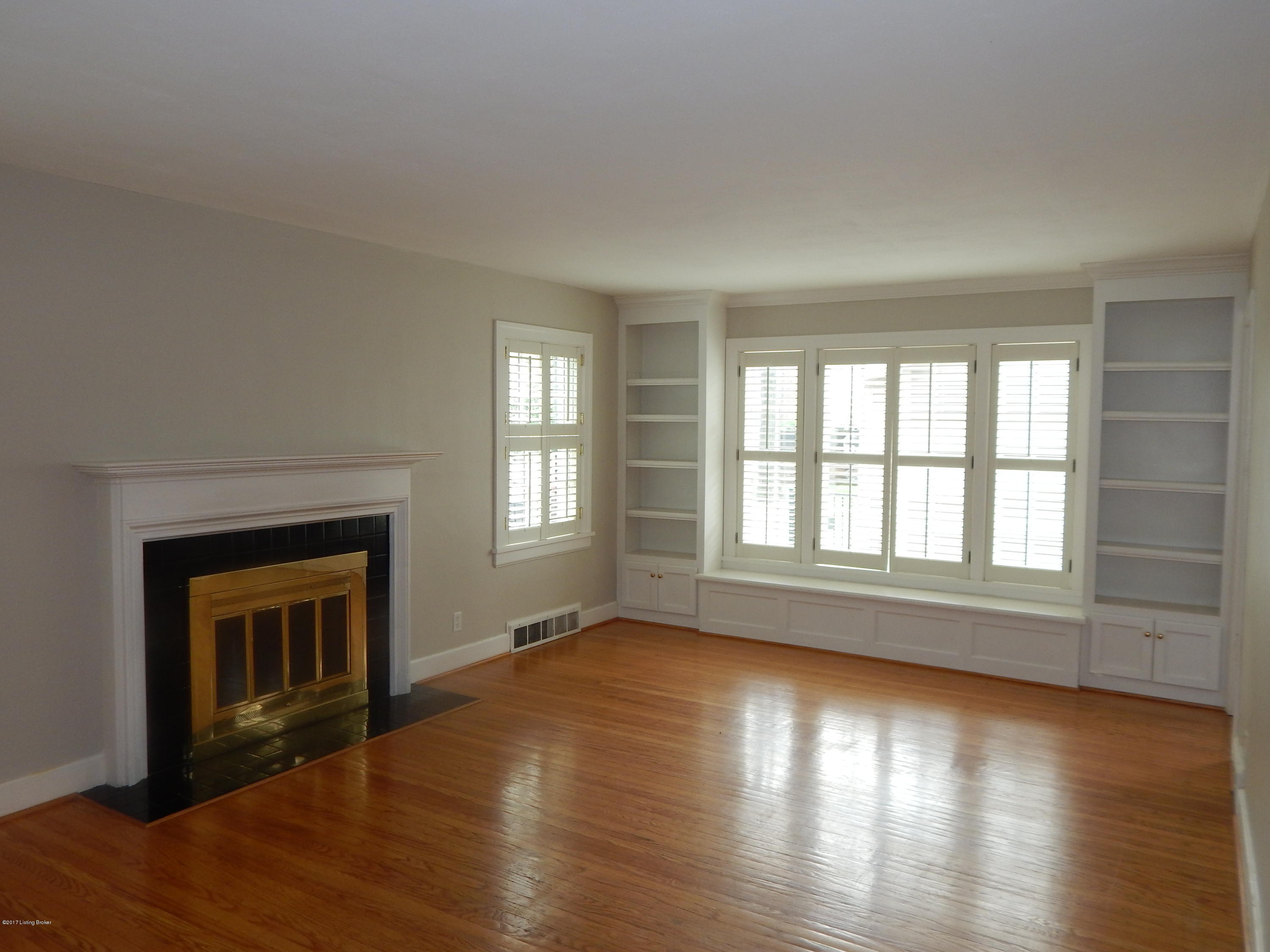 371 Ridgeway Avenue Louisville, KY 40207 - Photo 6 of 29 Living room
