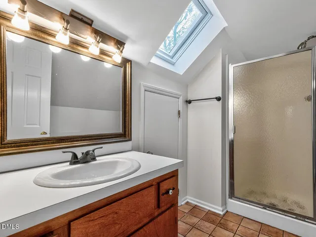 a view of a house with backyard and garden