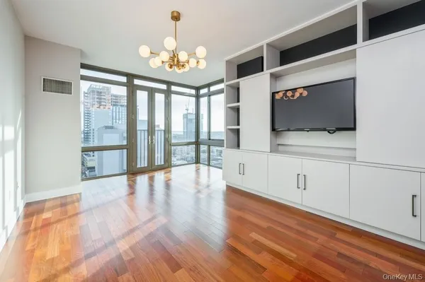 $1,149,900 | 175 Huguenot Street, Unit 1604/1605, New Rochelle, NY 10801