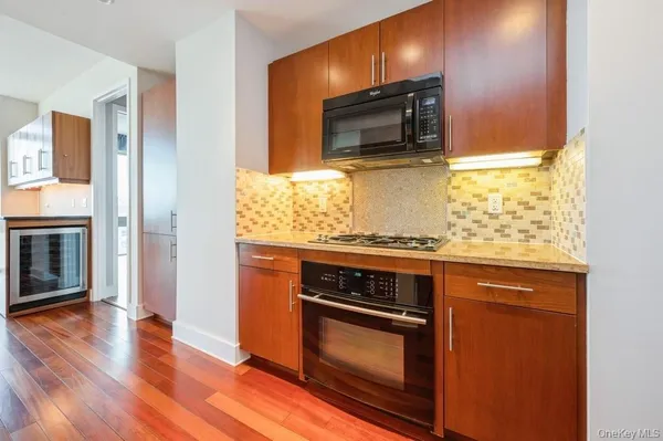 $1,149,900 | 175 Huguenot Street, Unit 1604/1605, New Rochelle, NY 10801