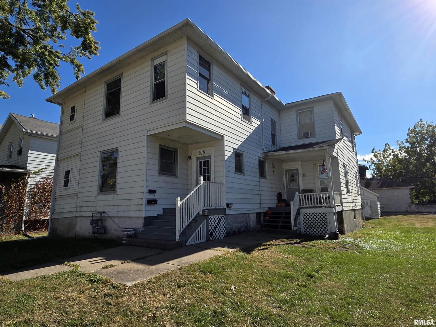 a view of a house with a yard