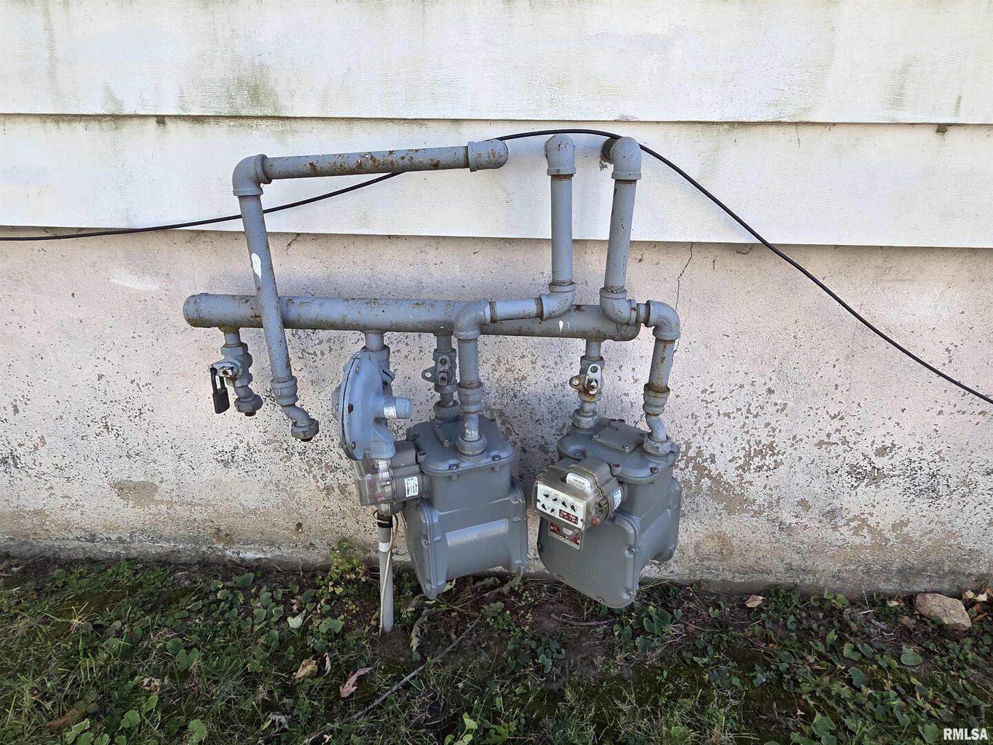 519 4th Avenue South Clinton, IA 52732 - Photo 16 of 16 a view of entryway