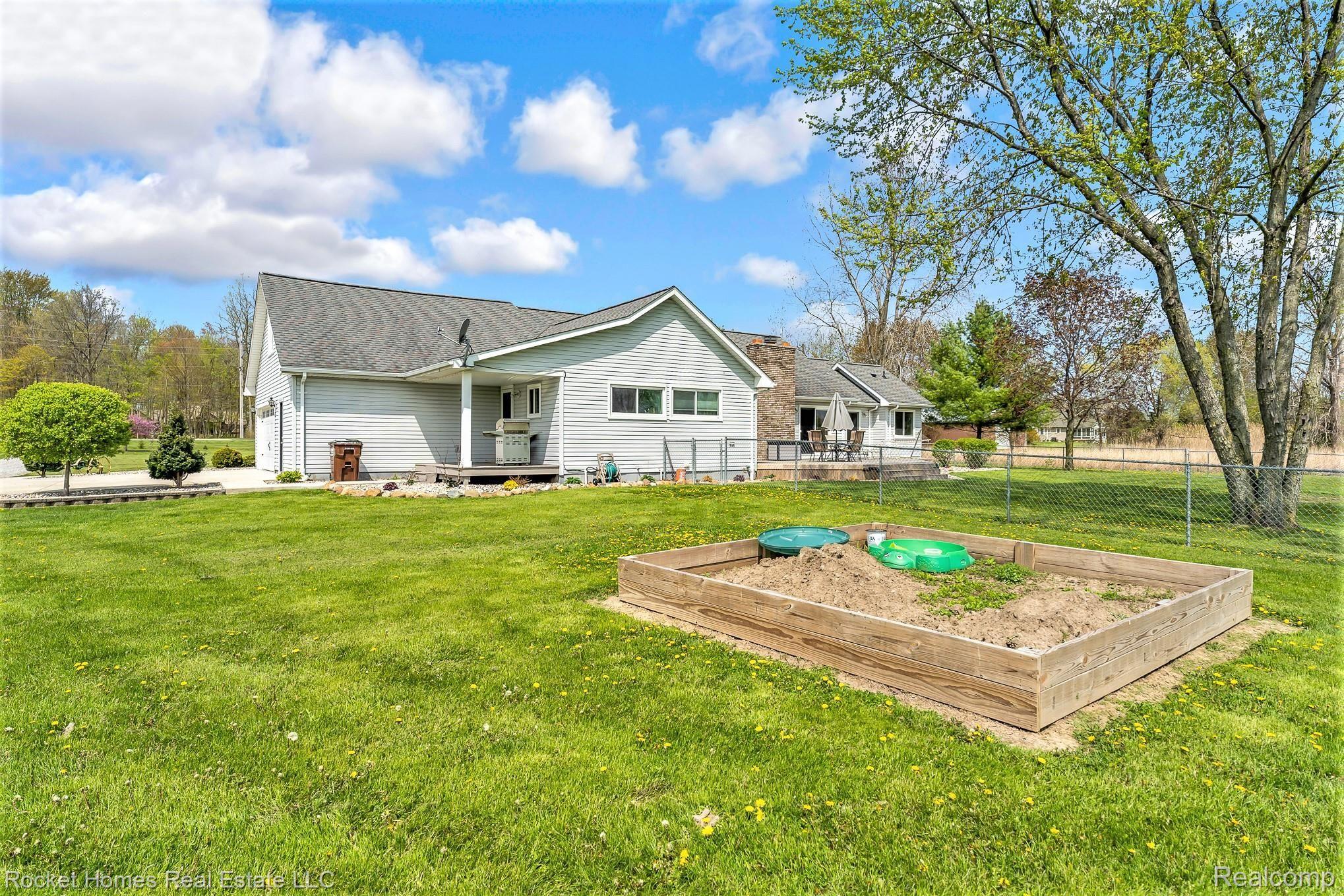13850 Briar Hill Road Carleton, MI 48117 - Photo 28 of 32 DSC05141.jpg