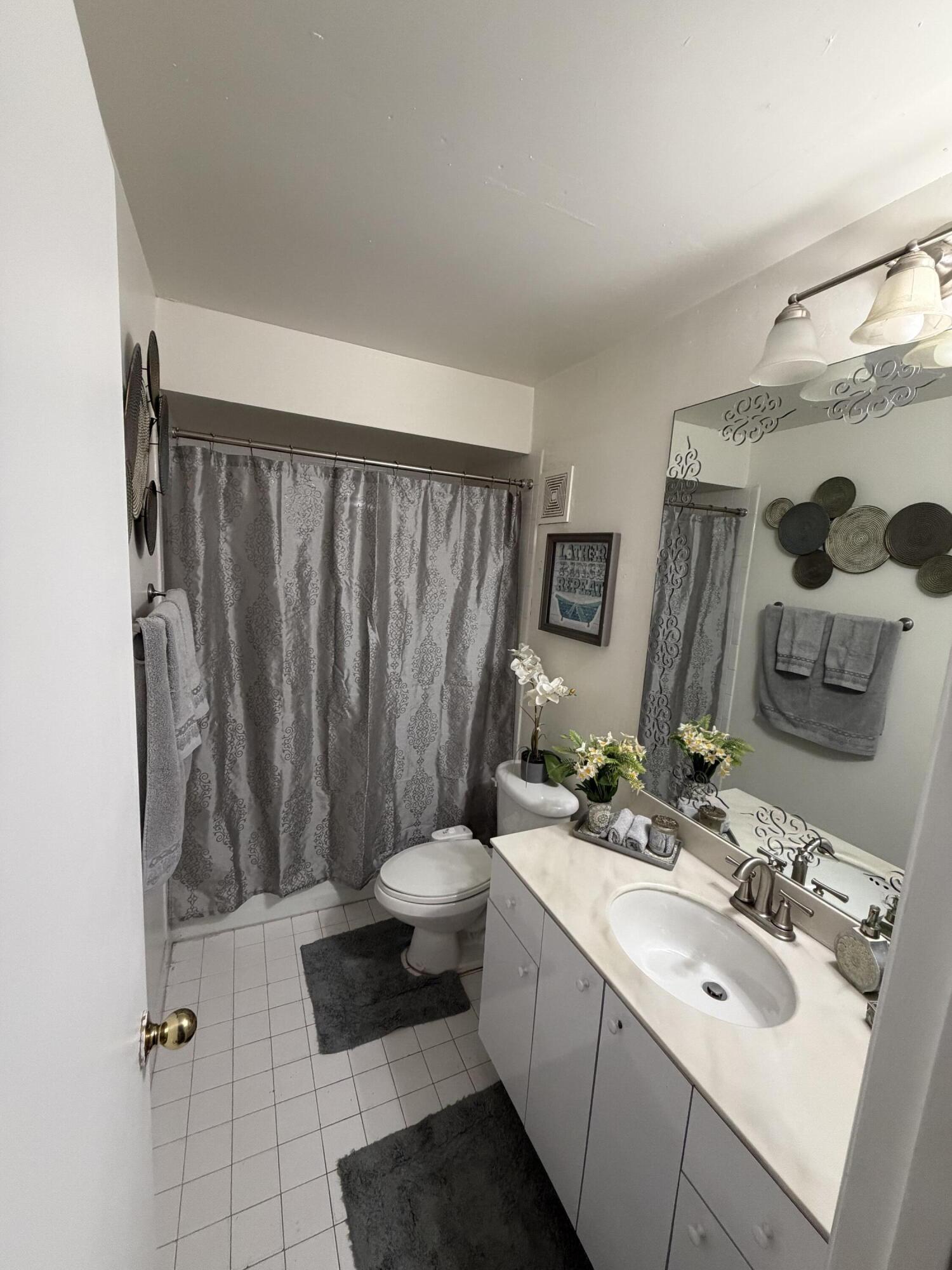 10343 Greenhouse Road Pembroke Pines, FL 33026 - Photo 4 of 18 IMG_1537