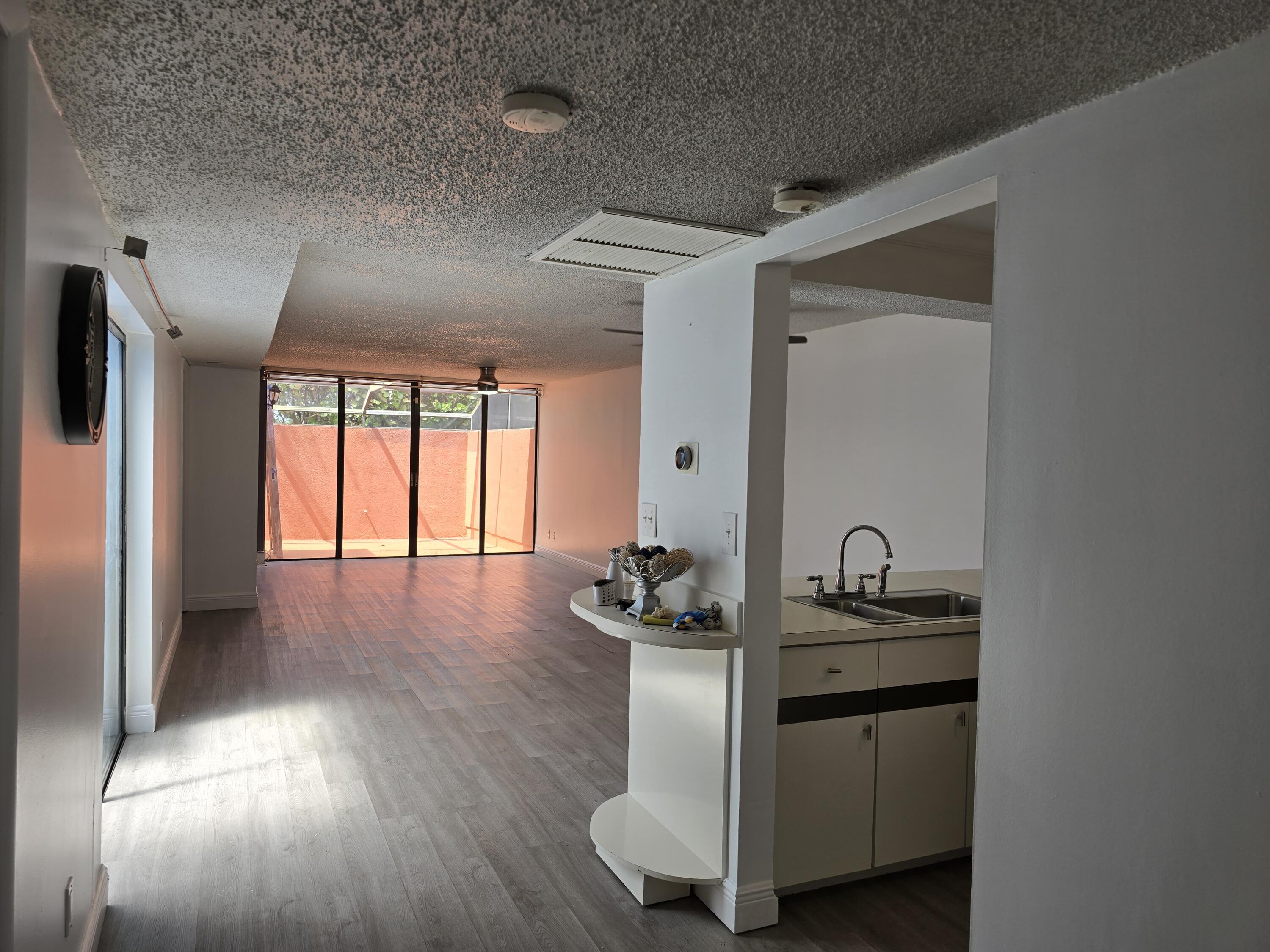 10343 Greenhouse Road Pembroke Pines, FL 33026 - Photo 7 of 42 1000051928