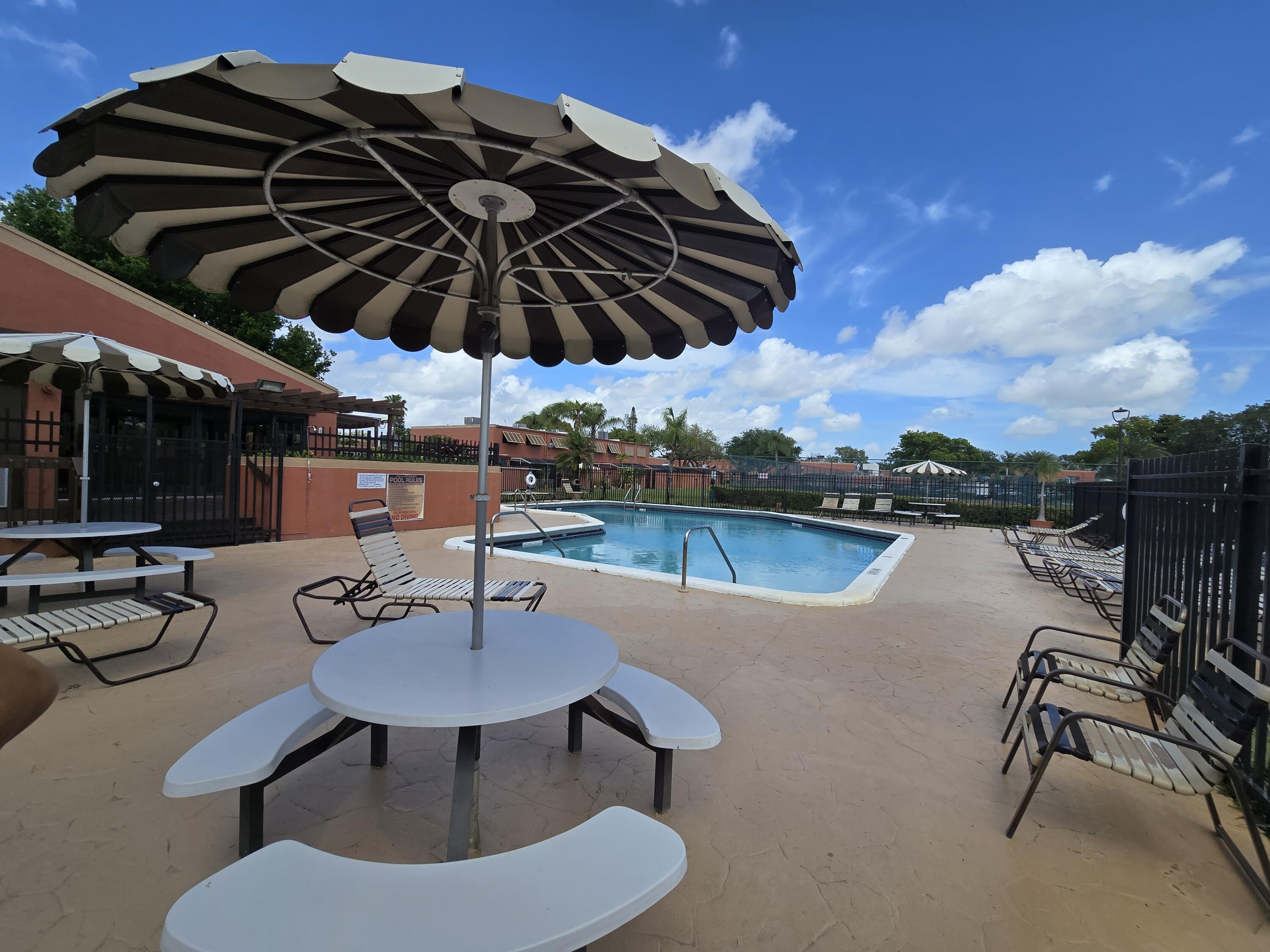 10343 Greenhouse Road Pembroke Pines, FL 33026 - Photo 9 of 42 1000051954