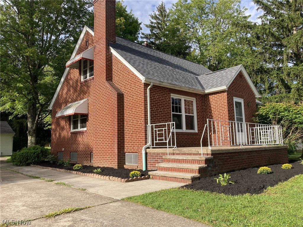 15019 Drake Road Strongsville, OH 44136 - Photo 2 of 35