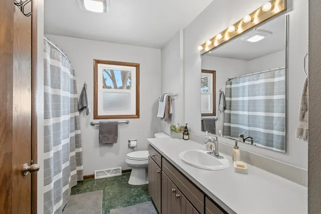 $425,000 | 190 South Oak Street, Oregon, WI 53575