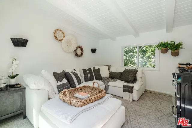 $22,995 | 3100 Coldwater Canyon Avenue, Studio City, CA 91604