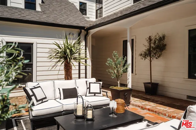 $22,995 | 3100 Coldwater Canyon Avenue, Studio City, CA 91604