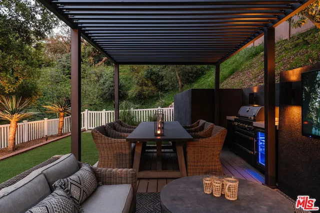 $22,995 | 3100 Coldwater Canyon Avenue, Studio City, CA 91604