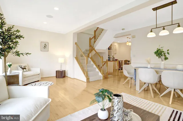 $985,000 | 2019 North Buchanan Court, Arlington, VA 22207