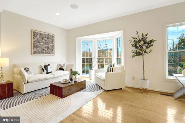 $985,000 | 2019 North Buchanan Court, Arlington, VA 22207