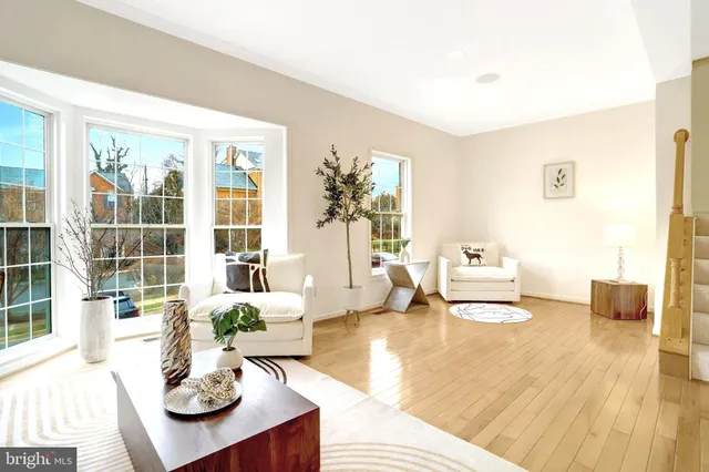 $985,000 | 2019 North Buchanan Court, Arlington, VA 22207