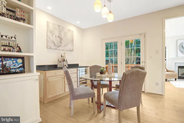 $985,000 | 2019 North Buchanan Court, Arlington, VA 22207