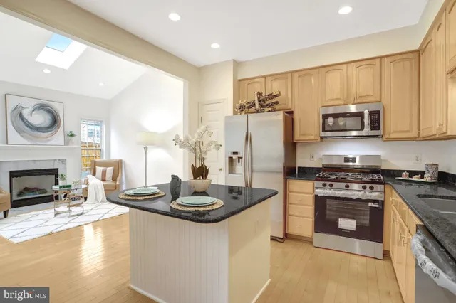 $985,000 | 2019 North Buchanan Court, Arlington, VA 22207
