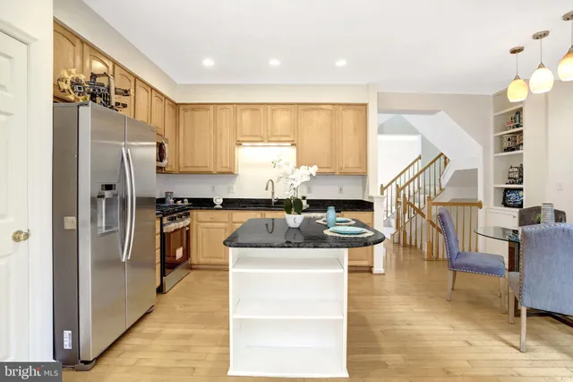 $985,000 | 2019 North Buchanan Court, Arlington, VA 22207