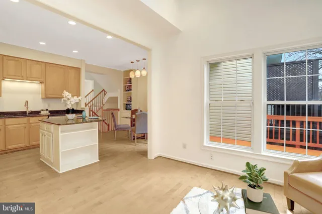 $985,000 | 2019 North Buchanan Court, Arlington, VA 22207