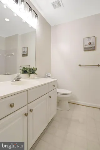 $985,000 | 2019 North Buchanan Court, Arlington, VA 22207