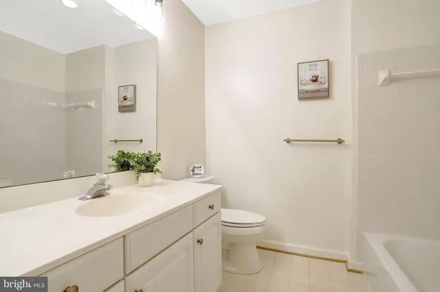 $985,000 | 2019 North Buchanan Court, Arlington, VA 22207