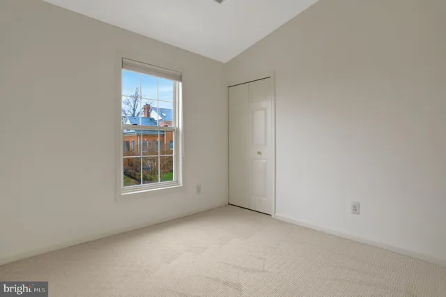 $985,000 | 2019 North Buchanan Court, Arlington, VA 22207