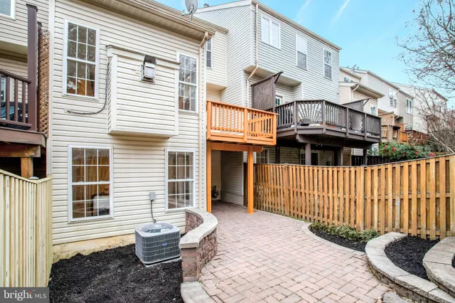 $985,000 | 2019 North Buchanan Court, Arlington, VA 22207