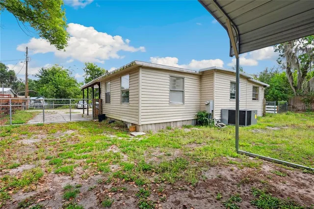 a view of a house with backyard and a garden
