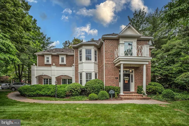 $1,625,000 | 1 Town Gate Court, Bethesda, MD 20817