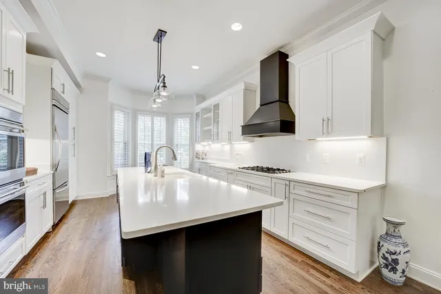 $1,625,000 | 1 Town Gate Court, Bethesda, MD 20817