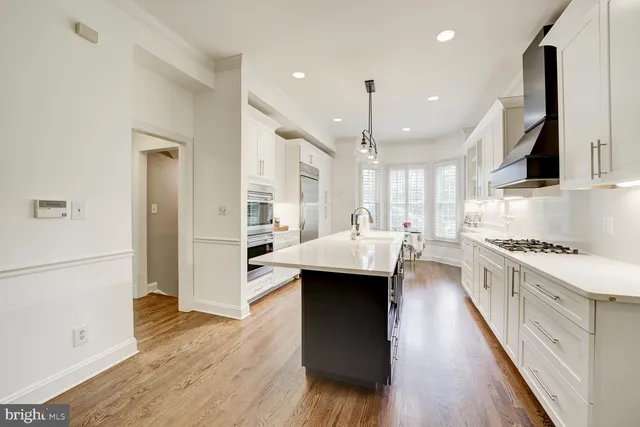 $1,625,000 | 1 Town Gate Court, Bethesda, MD 20817