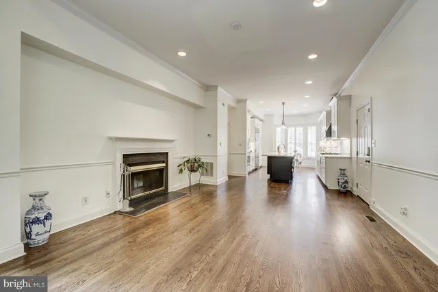 $1,625,000 | 1 Town Gate Court, Bethesda, MD 20817