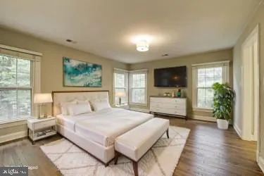 $1,625,000 | 1 Town Gate Court, Bethesda, MD 20817