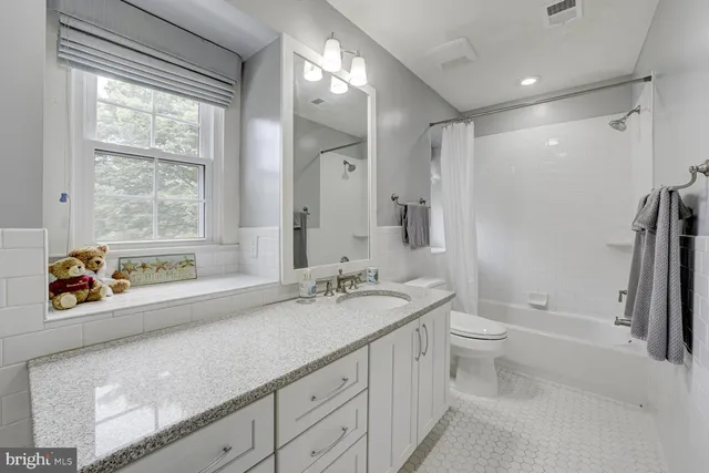 $1,625,000 | 1 Town Gate Court, Bethesda, MD 20817