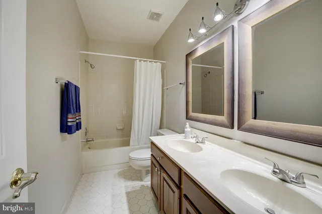 $1,625,000 | 1 Town Gate Court, Bethesda, MD 20817